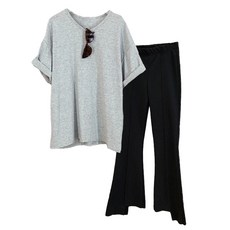 女款寬鬆V領長款短袖T恤+剪裁設計喇叭褲