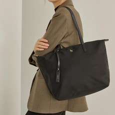 헤지스 나일론 퍼피로고 참장식 지퍼 쇼퍼백