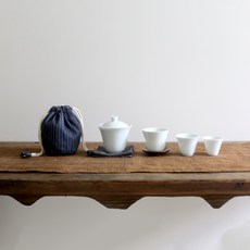 Kkikdasaenghwal 白瓷旅行茶具套組, 1套, 5種