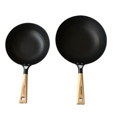 HAMPTONS 木柄鑄鐵炒鍋組, 1套, 小號（24 x 44.5 x 6.5 厘米），大號（28 x 49 x 7.5 厘米）