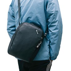 pacsafe 時尚斜背包, 烏黑