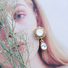 Merciband 日月光寶石鈦針夾式耳環