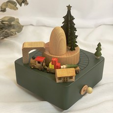 聖誕木質發條音樂盒, 聖誕樹隧道火車