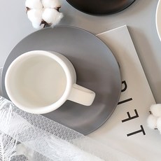 粉彩班傑明霧面盤, 冷灰色