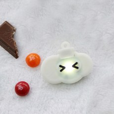 바이담수미 강아지 야간산책 구름둥둥 충전식 LED 펜던트, 찡긋눈 화이트, 1개