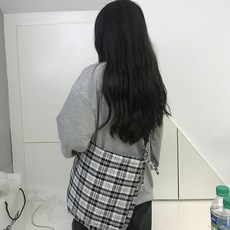 女款輕質方格斜背包 BLC A449