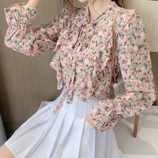 ViVEMO 花朵抓皺蝴蝶結罩衫 00573