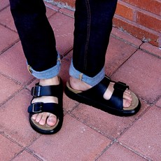 LAVUEDEJB Juvy Shop 黑白情侶扣環拖鞋 4cm