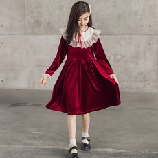 女童胸前荷葉邊絲絨連身裙