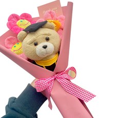 迷你19禁熊麻吉學士帽娃娃花束, 粉紅色