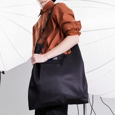 JILLSTUART ECO NYLON 徽標彩色單肩包, 黑色