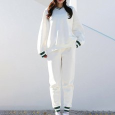 SOON2 女款刷毛微笑貼片V領大學T + 束口褲套裝