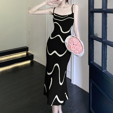 ViVEMO 波浪紋吊帶針織修身連身裙 02759, 黑色