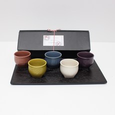 Dalsogeum 韓國製精美霧面陶瓷雕刻燒酒杯5入組, 1套, 燒酒杯5款