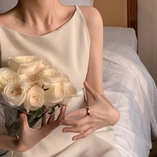 ViVEMO 吊帶背心圓領連身裙長版修身連身裙 03121, 杏