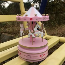 青藍旋轉木馬音樂盒八音盒, 淡粉色的花