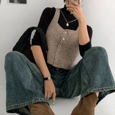 KnitNJean 女款羊羔毛方領開襟針織Namibi背心