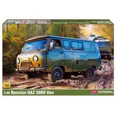 ZVEZDA 俄羅斯 UAZ 3909 廂型車 塑膠模型, 1個