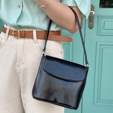 연이랜드 심플 플랩 숄더백