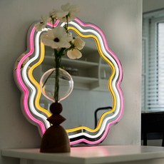 Already Not Yet 不規則波浪霓虹 LED 桌鏡, 粉紅色