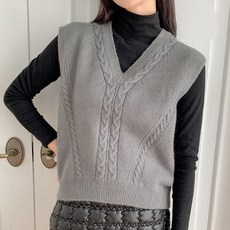 KnitNJean 女款寬鬆版型斜紋麻花V領Crema背心