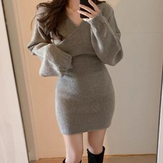 엘쏘 브이넥 더플 니트 미니 원피스