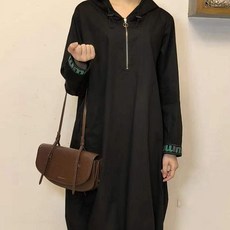 아뗄릭 후드 반집업 배색 레터링 원피스 03500