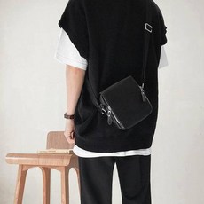 Constellation 摩登迷你斜揹包 BCS002, 黑色