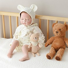 BABY&I 嬰幼兒紗布衣 + 動物耳朵帽 + 安撫搖鈴娃娃禮盒組