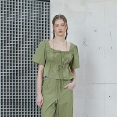 쥬시쥬디 J 티어드 크롭 블라우스 JYBL322C