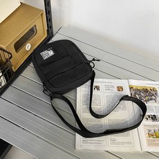 Elsso 休閒輕量迷你斜揹包, 黑色