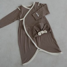 PEEKABOO 童款Latte嬰兒連身衣帽子套裝+女款Latte長袖長褲媽媽套裝