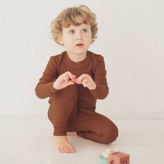 VAENAIT BABY 兒童鏤空莫代爾長袖居家服套裝