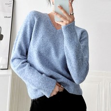 Tteugaejin 女款柔軟羊毛混色拉克蘭Bahar V領針織衫
