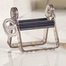 Aura Fam 輕便單手牙膏擠壓器, 透明黑, 1個