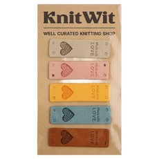 KnitWit 愛心字母麂皮標籤, 米色, 柔粉色, 黃色, 海洋藍, 棕色, 1個