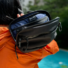 RELUX 磁吸瞬取都會日常單肩包 Chill-17, 黑色/紫焰藍