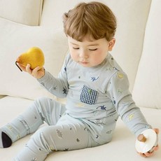 unifriend 兒童萊姆恐龍60支棉質彈性纖維九分內衣上下套裝