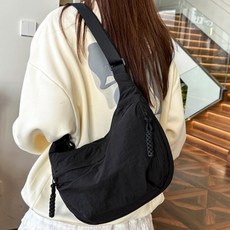 Apilco 大容量旅行用半月斜揹包, 黑色