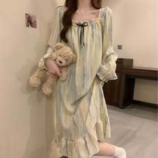 cofv 女款附胸墊長袖吊帶連身睡裙