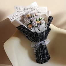 ASPASIA 路易系列 20朵玫瑰費列羅金莎花束, 白色黑線條