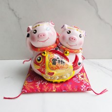 INTO DECO 福富貴幸運象徵 陶瓷豬裝飾品 + 坐墊套組 53583, 混合色