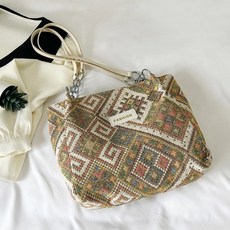 Raratina 女用菱格民族風緹花鏈條肩揹包