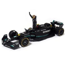 브라고 1 : 24 메르세데스 W14 F1 머신 + 드라이버 피규어 44번 루이스 해밀턴 세트, 혼합색상, 1세트