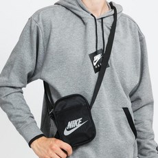 Nike Heritage 小號斜挎包, 黑色的