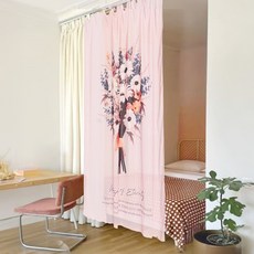 SANGSANG HOO 雪紡織物海報, 雛菊捧花