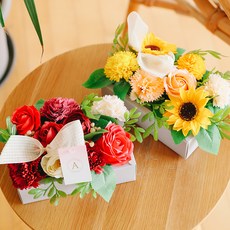 ASPASIA Soap Flower Kinsley 康乃馨錢盒中心裝飾品 2 件套, 黃色, 紅色, 1套