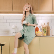 도씨 커플용 실크핏 웬즈데이 반팔 카라 잠옷 상하의 세트 D-3632