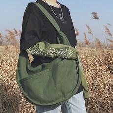 FROM HEAVEN 半月形素色帆布斜背包, 卡其綠