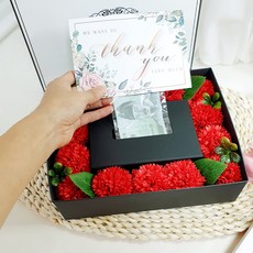 Lovely Farm人造花驚喜錢盒, 康乃馨紅